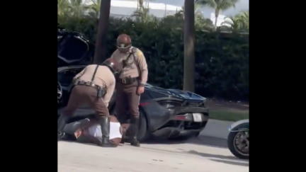 Police Order 'Immediate Review' of Tyreek Hill Detainment That Resulted In a Cop's Knee in WR's Back Before Miami's Home Opener